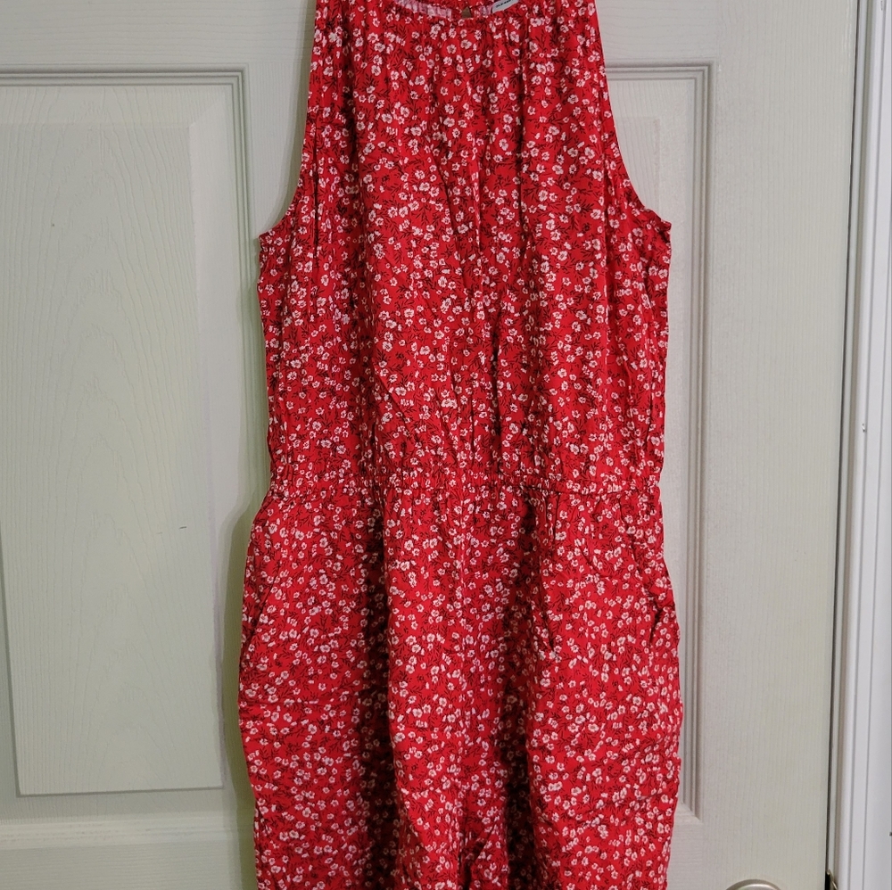 Old Navy Womens Romper Size M spaghetti strap Red floral shorts lightweight
